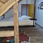 Cerf, Ouvre-moi Bed & Breakfast Rochefort