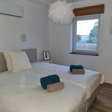 Cerf, Ouvre-moi Bed & Breakfast