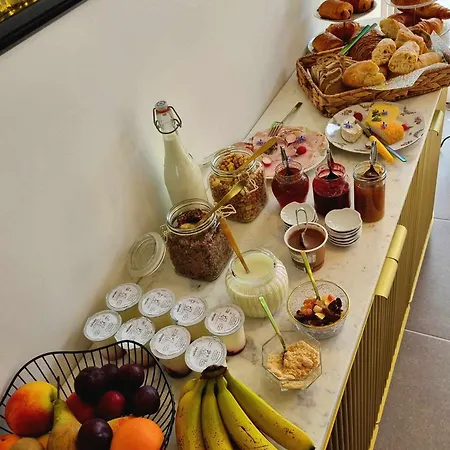 Bed & Breakfast Cerf, Ouvre-moi Rochefort