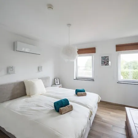 Cerf, Ouvre-moi Bed & Breakfast Rochefort