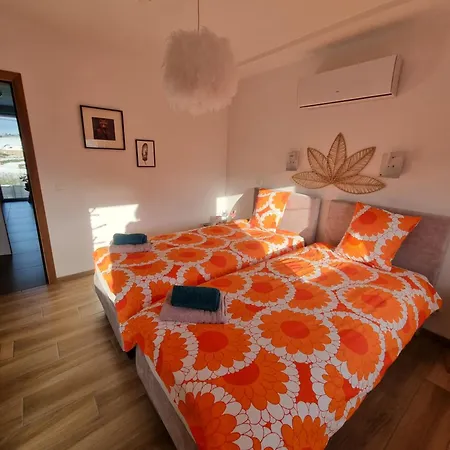 Cerf, Ouvre-moi Bed & Breakfast Rochefort