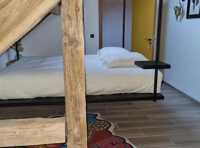 Cerf, Ouvre-moi Bed & Breakfast Rochefort